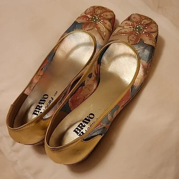 Shoes - Picture 7 of 8